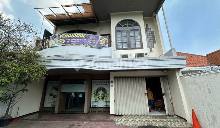 RUMAH USAHA JL KARTINI TENGAH KOTA SURABAYA