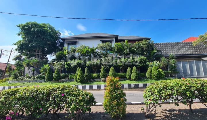 RUMAH BUESAR HOOK & MEVVAH DI SURABAYA BARAT