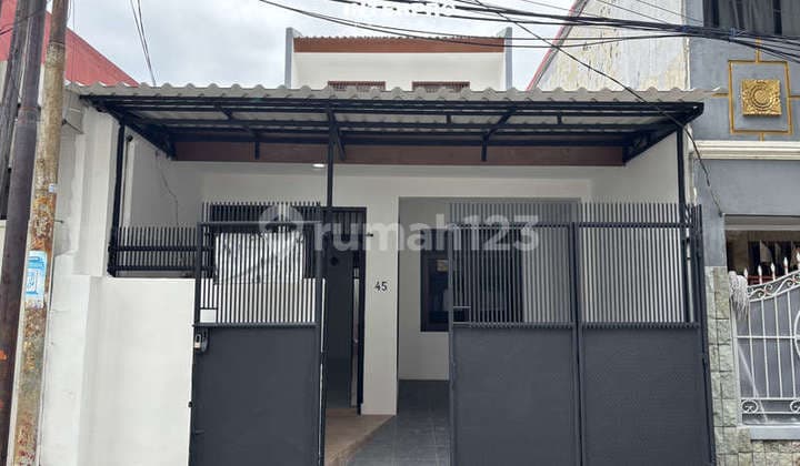 Rumah 1,5 Lantai Dijual Jelambar Lokasi Strategis - LT 82,5M2