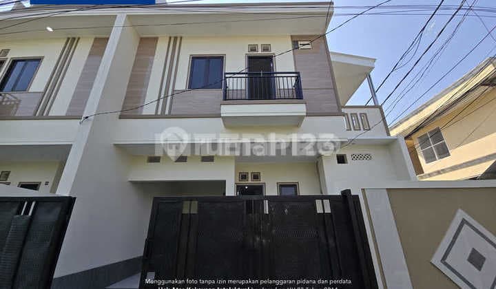Rumah Hook Brand New Dijual Di Duri Kepa – Luas Tanah 102m2