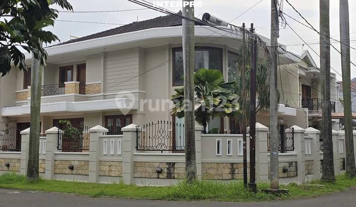 Rumah Hook Depan Taman Cluster Puri Indah Kokoh Siap Huni 304M2