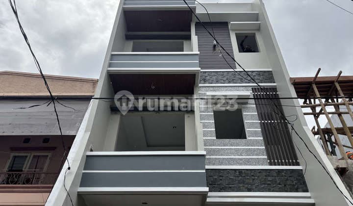 Brand New 3-Story House for Sale in Tomang Facing Northwest - 90M2