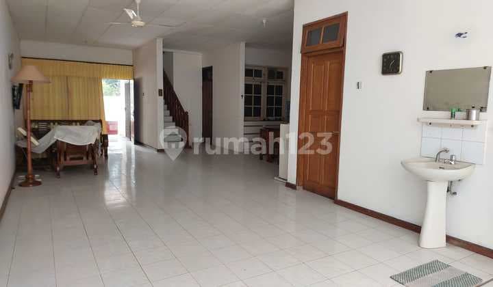 Rumah Dijual di Taman Ratu Bebas Banjir Hadap Barat SHM - 200M2