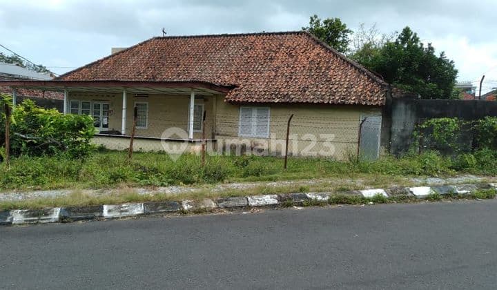 The house in Pangkal Pinang is behind the Gepekris church by the roadside.