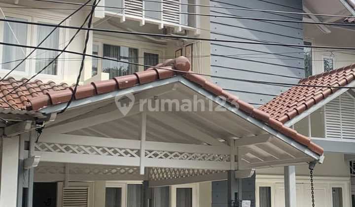 Rumah 2 Lantai Siap Huni Dalam Kompleks Bona Indah di Lebak Bulus