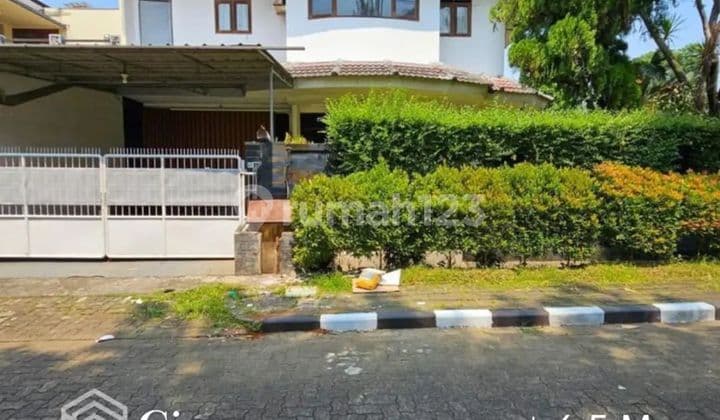 Ready-to-Occupy 375 Square Meter House in Villa Cinere Mas