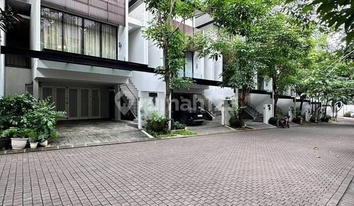 Rumah 3 Lantai, Semi Furnished Diserenia Hills, Cluster Quantum