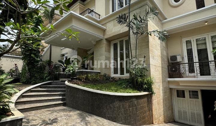 Rumah Mewah Design Modern Classic dengan Private Pool