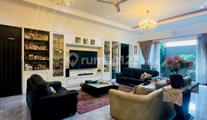 Rumah Nyaman Dengan Taman Indah,selangkah Ke Scbd Lokasi Senopati