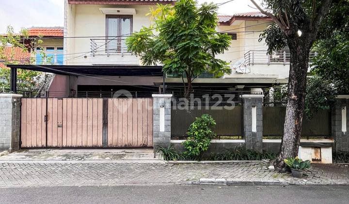House Suitable for Residence or Business, Prime Area Kebayoran Baru