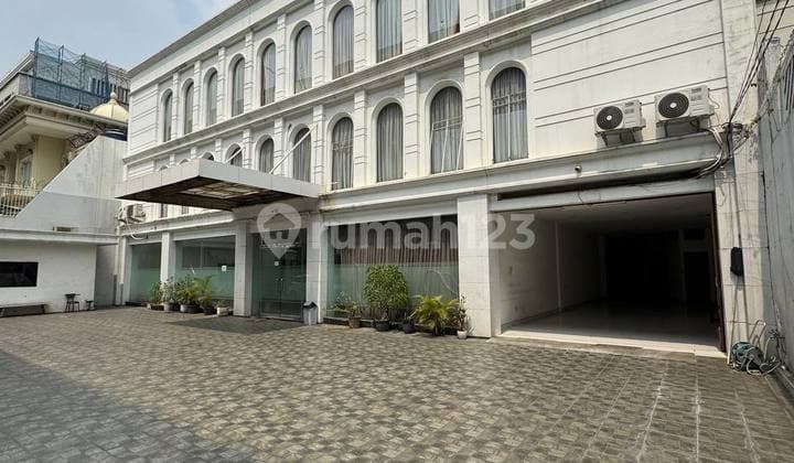 3-Storey Commercial Building, Prime Location in Kebayoran Baru
