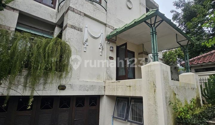 Rumah di Pondok Indah Bergaya Classic Siap Huni, Lokasi Nyaman dan Strategis