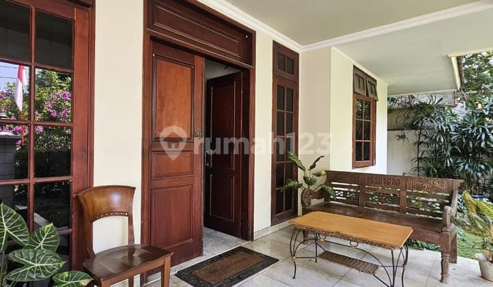 Home with a Comfortable and Lush Environment in Pondok Indah