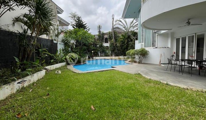 Rumah Mewah 2 Lantai Siap Huni, Lt. 800 M2, Lokasi Strategis Harga 64 M Nego!