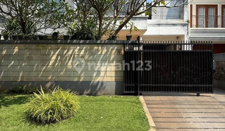 Rumah Cantik Siap Huni, Lokasi Strategis, Prime Area Pondok Indah