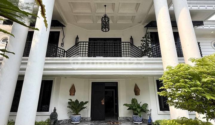 Rumah Mewah Fully Furnished, Lokasi Strategis Di Ampera