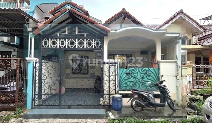 Rumah Dijual Siap Huni Lokasi di Taman Mahkota, 0071 Gal
