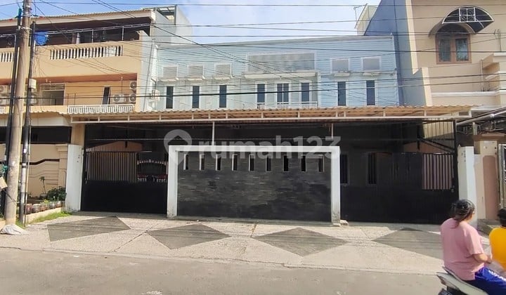 Turun Harga Rumah di Taman Surya 3Jakarta Barat