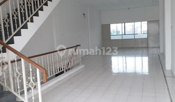 Ruko 4,5 Lantai, 4 Toilet, Rapi Siap Pakai Jl Balikpapan Menteng