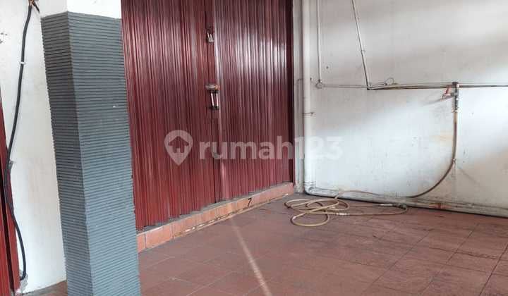 Ruko tempat Usaha Sangat Strategis di Jalan Boulevard Graha Raya Bintaro Jaya Serpong Tangerang Selatan
