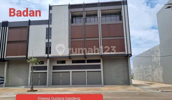 Gudang Gandeng di Duta Indah Starhub Kota Tangerang