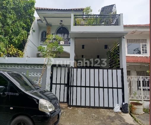 For Sale House in Kedoya Akasia, Kebon Jeruk. West Jakarta