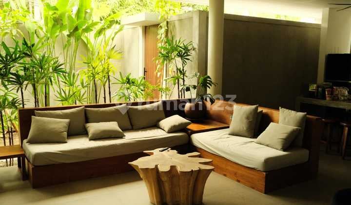Villa 2 Lantai Yang Sudah Siap Huni Di Seminyak, Kuta - Bali