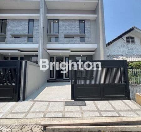 Klampis Baru Gress near Manyar Kertoadi, Manyar Jaya, Manyar Tirtoyoso, Manyar Tirtoasri, Manyar Tirtomoyo, Manyar Kartika.