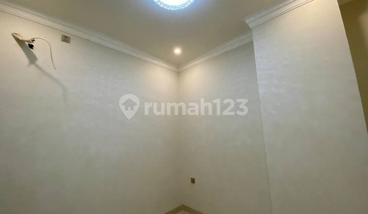 Rumah American Classic Mewah dengan Kolam Renang Lift Dekat Tugu