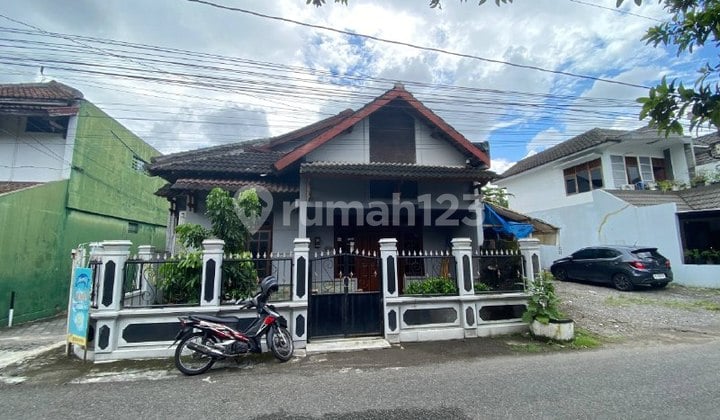 RUMAH DALAM PERUMAHAN DEKAT KOTA JEC RSPAU HARDJOLUKITO AMPLAZ