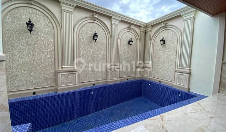 Rumah American Classic Mewah dengan Kolam Renang Lift Dekat Tugu