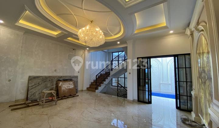 Rumah American Classic Mewah dengan Kolam Renang Lift Dekat Tugu