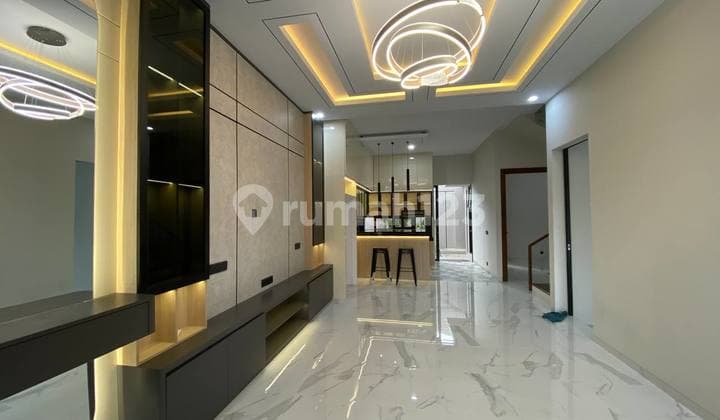 RUMAH MEWAH SIAP HUNI KALIURANG KM 8 DEKAT KAMPUS UGM KOTA JOGJA