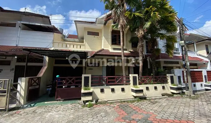 Rumah Dua Lantai Dalam Kota Dekat Tugu Jogja Dalam Perumahan