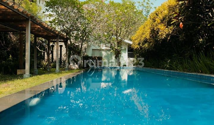 MODERN ETHNIC JAVANESE LUXURY HOUSE WITH SWIMMING POOL PALAGAN NEAR SCH