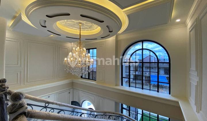 Rumah American Classic Mewah dengan Kolam Renang Lift Dekat Tugu