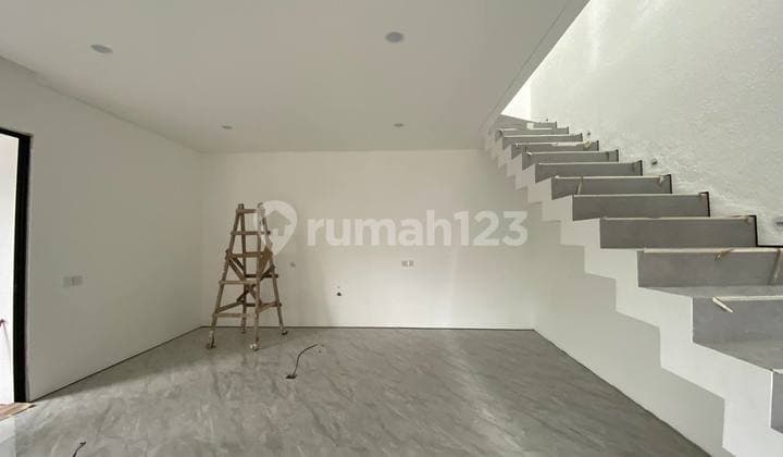 Rumah Mewah Tropis Dalam Perumahan Ekslusif Dekat Kampus Ugm Upn