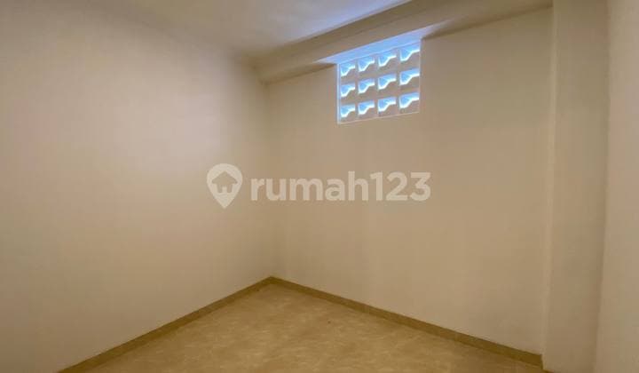 Rumah American Classic Mewah dengan Kolam Renang Lift Dekat Tugu