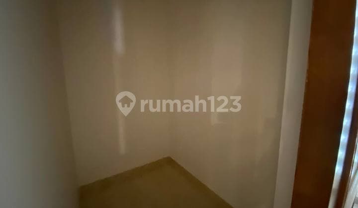 Rumah American Classic Mewah dengan Kolam Renang Lift Dekat Tugu