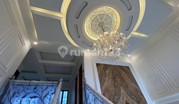 Rumah American Classic Mewah dengan Kolam Renang Lift Dekat Tugu