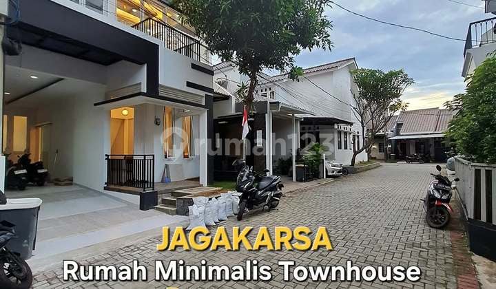 Rumah Cantik Dalam Cluster 2.5 Lantai Jagakarsa Jakarta Selatan