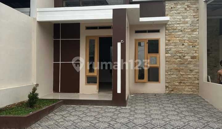 Rumah 1 Lantai Tampilan Mewah, Dekat Stasiun & Akses 2 Mobil