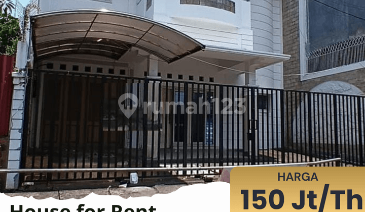 GOOD HOUSE STRATEGIC LOCATION IN THE CENTER OF SEMARANG CITY