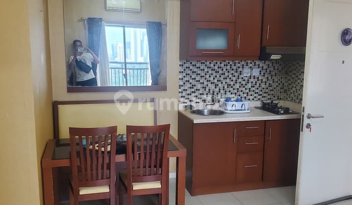 Strategic Location Apartment Near Shopping Center and City Center, 2 Bedrooms and Furnished