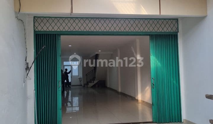 Ruko bagus 3 lantai di Sumur bor
