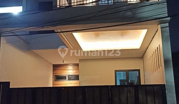 Rumah Baru 2 Lantai Bagus Bebas Banjir Jual Cepat di Kalideres