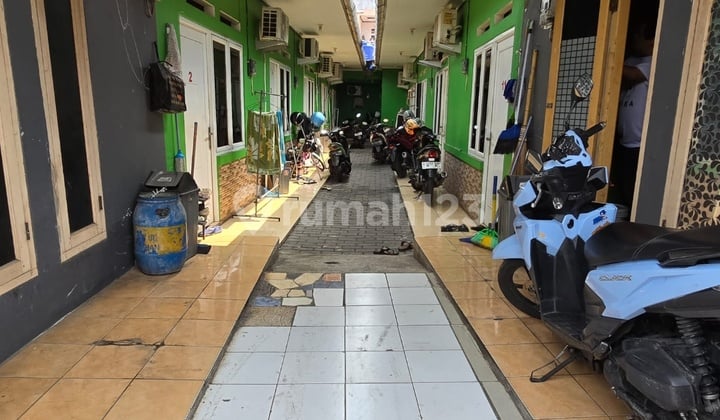 For sale. 12-door rental house in Petukangan Utara, South Jakarta.