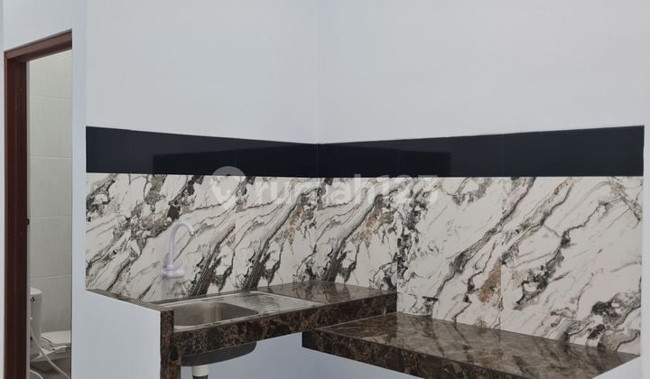 Mewah, Lantai Granit, Rumah Cantik Siap Huni di Cengkareng, Nego! Mewah, Lantai Granit, Rumah Cantik Siap Huni di Cengkareng, Nego!