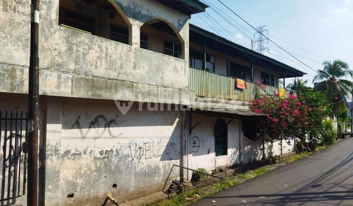 Rumah di jual cepat, Jl. Remaja 1 2 Lantai SHM Butuh Renovasi