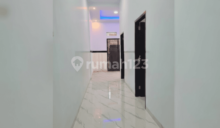 Mewah, Lantai Granit, Rumah Cantik Siap Huni di Cengkareng, Nego!